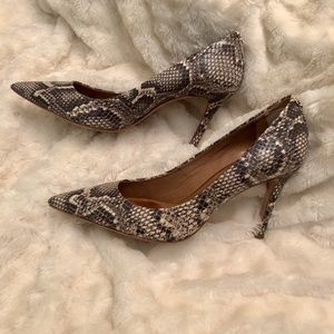 EUC Coach Teddie snakeskin leather pumps 7.5